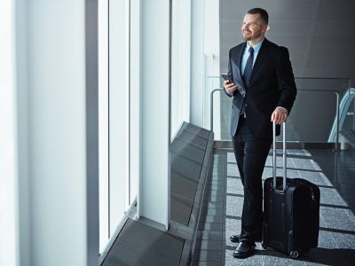 ideas-thinking-businessman-airport-with-phone-luggage-suitcase-travel-booking-vision-entrepreneur-corpor (1)